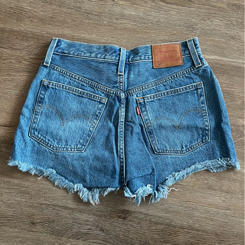 Denim Distressed Levi’s 501 Shorts - Picture 2 of 2